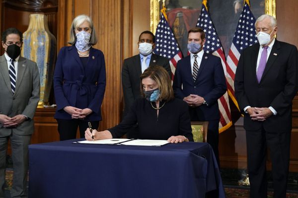 House Speaker Nancy Pelosi signs the article of impeachment against President Donald Trump in an engrossment ceremony before transmission to the Senate for trial on Capitol Hill, in Washington, DC, 13 January 2021. House Speaker Nancy Pelosi signs the article of impeachment against President Donald Trump in an engrossment ceremony before transmission to the Senate for trial on Capitol Hill, in Washington, DC, 13 January 2021. - Sputnik International