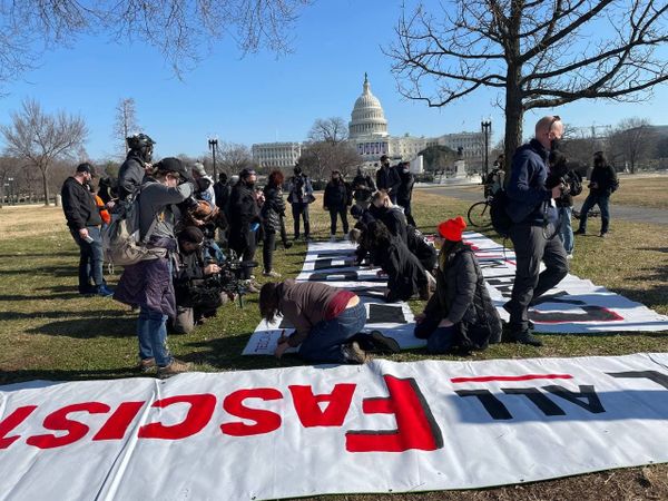 Anti-Trump activists make a banner before the protest outside the US Capitol. Anti-Trump activists make a banner before the protest outside the US Capitol. - Sputnik International