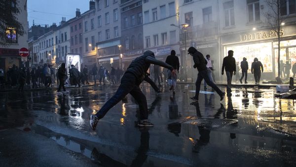 Protestors throw stones in the Belgium capital, Brussels on 13 Jan, 2021 demanding the authorities find out how a 23-year-old Black man died while he was in police custody last week in the capital.  - Sputnik International