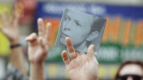 A picture of rock-n-roll legend David Bowie is held aloft in the crowd after Bowie received the 2,083rd star on the Hollywood Walk of Fame in Hollywood, Los Angeles, California on Wednesday, 12 February 1997. - Sputnik International