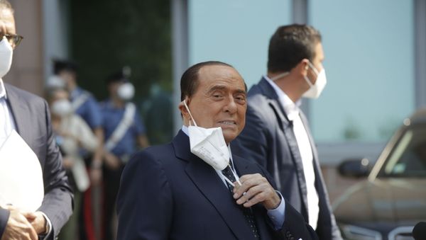 Former Italian Premier Silvio Berlusconi adjusts his face mask as he leaves the San Raffaele hospital in Milan, Italy, Monday, 14 September 2020. - Sputnik International