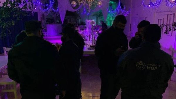 Police officers finish their swing party in Argentina  - Sputnik International