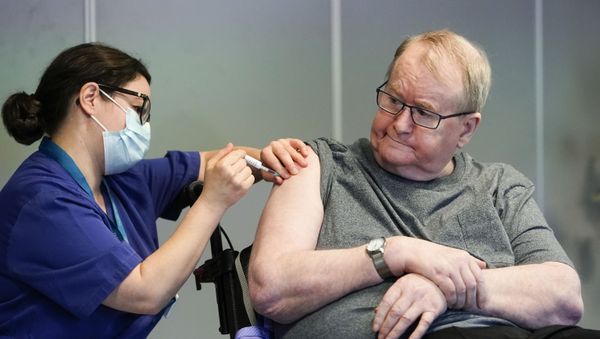 Svein Andersen, 67 years-old resident of 'Ellingsrud home' and first in Norway to receive the vaccine is given the Pfizer-Biontech Covid-19 corona virus vaccine by Nurse Maria Golding in Oslo, Norway, on December 27, 2020. - Sputnik International