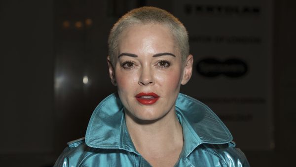 Actress Rose McGowan poses for photographers prior to the Pam Hogg Spring/Summer 2019 runway show at London Fashion Week in London, Friday, Sept. 14, 2018 - Sputnik International