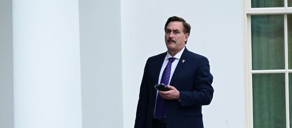 Mike Lindell, CEO of My Pillow, stands outside the West Wing of the White House in Washington, U.S., January 15, 2021 - Sputnik International