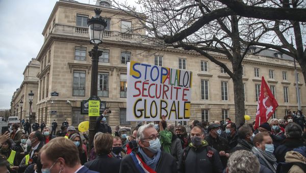 Demonstrators wearing masks stage a protest by the National Assembly against the security bill in Paris, 17 November 2020.  - Sputnik International