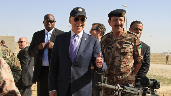 U.S. Vice President Joe Biden, left, visits a joint Jordanian-American training center at Zarqa, northeast of Amman, Jordan, Thursday, March 10, 2016. The Jordanian town was believed to include a training camp for Syrian rebels at the time of his visit. - Sputnik International
