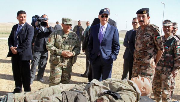 US Vice President Joe Biden, left, visits a joint Jordanian-American training centre at Zarqa, northeast of Amman, Jordan, 10 March 2016. US Vice President Joe Biden, left, visits a joint Jordanian-American training centre at Zarqa, northeast of Amman, Jordan, 10 March 2016. - Sputnik International