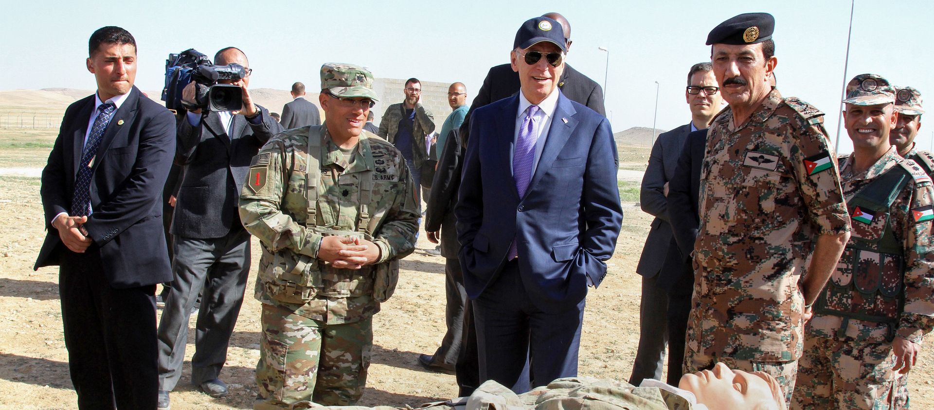 US Vice President Joe Biden, left, visits a joint Jordanian-American training centre at Zarqa, northeast of Amman, Jordan, 10 March 2016. US Vice President Joe Biden, left, visits a joint Jordanian-American training centre at Zarqa, northeast of Amman, Jordan, 10 March 2016. - Sputnik International, 1920, 16.01.2021
