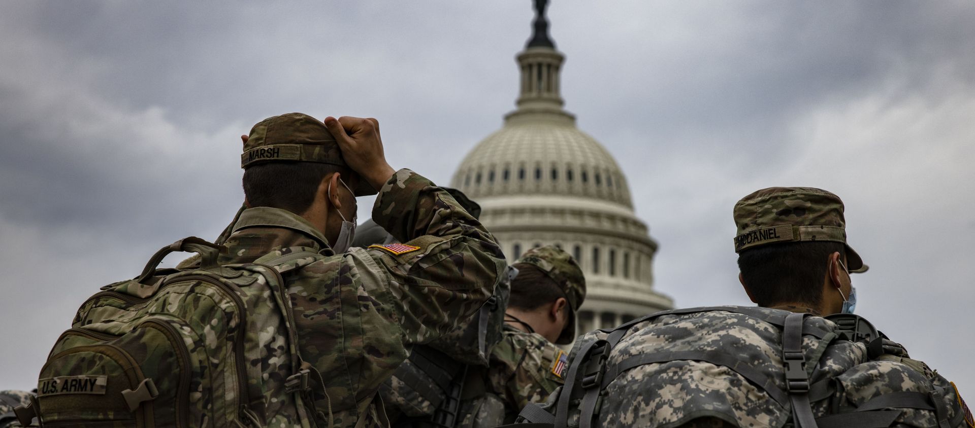 National Guard soldiers prepare for their guard shifts at the U.S. Capitol building on January 15, 2021 in Washington, DC. Due to security threats following last week's storming of the U.S. Capitol by a pro-Trump mob, law enforcement agencies have increased security measures along the National Mall and much of downtown Washington, DC, essentially closing down the Mall a week ahead of President-elect Joe Biden's inauguration. National Guard soldiers prepare for their guard shifts at the U.S. Capitol building on January 15, 2021 in Washington, DC. Due to security threats following last week's storming of the U.S. Capitol by a pro-Trump mob, law enforcement agencies have increased security measures along the National Mall and much of downtown Washington, DC, essentially closing down the Mall a week ahead of President-elect Joe Biden's inauguration. - Sputnik International, 1920, 11.02.2021