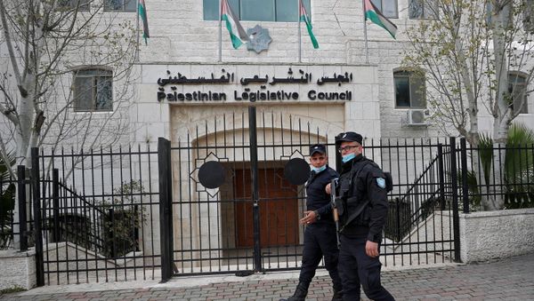Palestinian policemen guard outside the Palestinian legislative council in Ramallah, in the Israeli-occupied West Bank January 16, 2021. Palestinian policemen guard outside the Palestinian legislative council in Ramallah, in the Israeli-occupied West Bank January 16, 2021. - Sputnik International