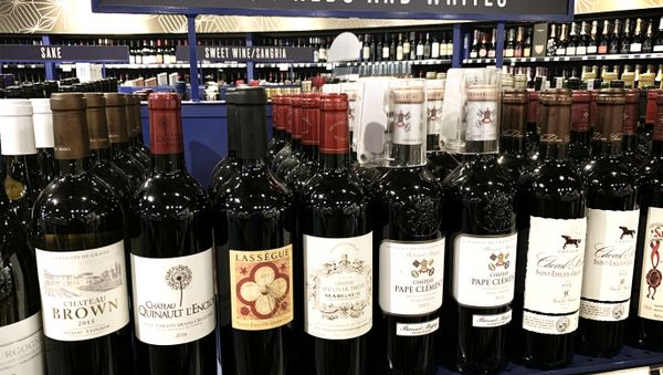 French wines are displayed for sale at a supermarket in Los Angeles, California on 18 August 2019 - Sputnik International