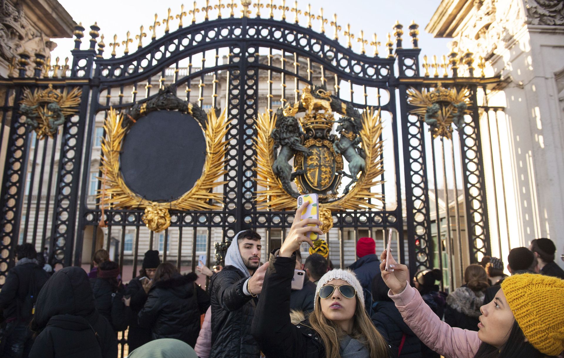 Royal Family Panned as It Probes Meghan Markle Bullying Claims but Not Prince Andrew's Epstein Links Royal Family Panned as It Probes Meghan Markle Bullying Claims but Not Prince Andrew's Epstein Links - Sputnik International, 1920, 05.03.2021