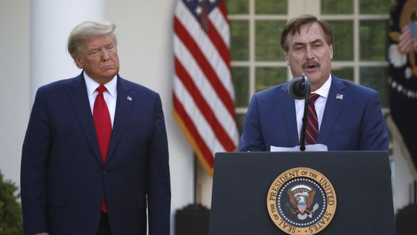 My Pillow CEO Mike Lindell speaks as President Donald Trump listens during a briefing about the coronavirus in the Rose Garden of the White House, Monday, March 30, 2020, in Washington - Sputnik International