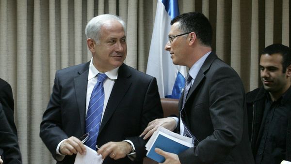 Benjamin Netanyahu and Gideon Saar - Sputnik International