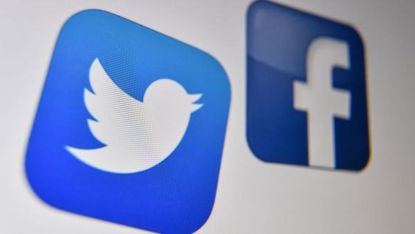 A photo taken on October 21, 2020 shows the logo of the the American online social media and social networking service, Facebook and Twitter on a computer screen in Lille - Sputnik International
