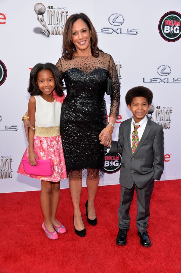 Fan of Pearls and Converse Sneakers: Style of US' First Female Vice President Kamala Harris Fan of Pearls and Converse Sneakers: Style of US' First Female Vice President Kamala Harris - Sputnik International