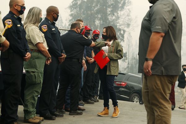 Fan of Pearls and Converse Sneakers: Style of US' First Female Vice President Kamala Harris Fan of Pearls and Converse Sneakers: Style of US' First Female Vice President Kamala Harris - Sputnik International
