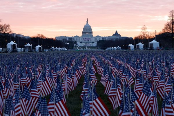 J-Lo Beams at Capitol Hill Rehearsal Beside 25,000 National Guards in Place for Biden's Big Day - Sputnik International