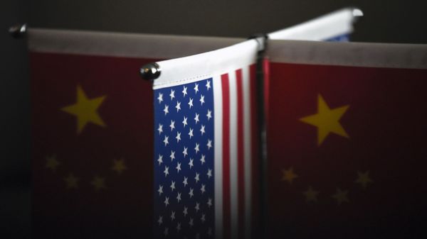 Chinese flags and American flags are displayed in a company in Beijing on August 16, 2017 - Sputnik International