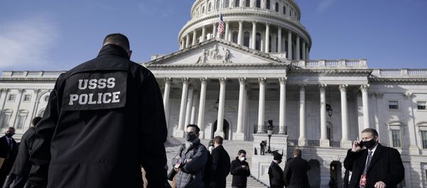 High level security officials make a survey of the East Front of the Capitol after an announcement of security problems during a rehearsal for the 59th Presidential Inauguration at the U.S. Capitol in Washington, Monday, Jan. 18, 2021. (AP Photo/J. Scott Applewhite) High level security officials make a survey of the East Front of the Capitol after an announcement of security problems during a rehearsal for the 59th Presidential Inauguration at the U.S. Capitol in Washington, Monday, Jan. 18, 2021. (AP Photo/J. Scott Applewhite) - Sputnik International
