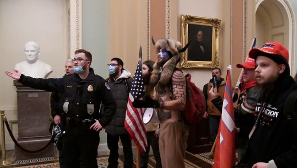 Supporters of President Donald Trump occupy the U.S. Capitol in Washington Supporters of President Donald Trump occupy the U.S. Capitol in Washington - Sputnik International
