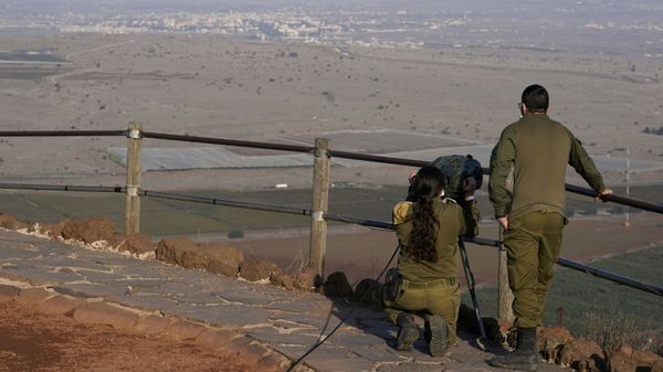 Israeli soldiers observe Al Qunaitra, Syria, across the border from Mount Bental in the Israeli-controlled Golan Heights, Thursday, Nov. 19, 2020, prior to a visit by Secretary of State Mike Pompeo and Israel's Foreign Minister Gabi Ashkenazi. - Sputnik International