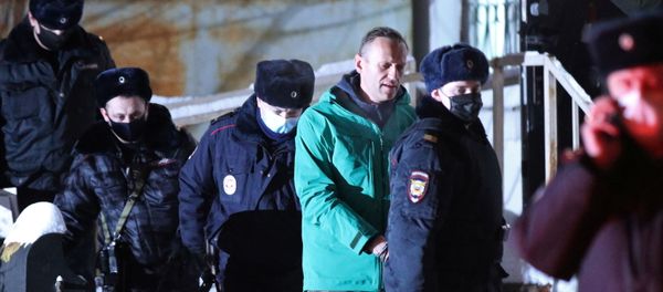Russian opposition leader Alexei Navalny is escorted by police officers after a court hearing, in Khimki outside Moscow, Russia January 18, 2021. Russian opposition leader Alexei Navalny is escorted by police officers after a court hearing, in Khimki outside Moscow, Russia January 18, 2021. - Sputnik International
