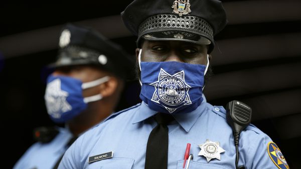 Police officers stand outside the Pennsylvania Convention Center where votes are being counted, Friday, Nov. 6, 2020, in Philadelphia. - Sputnik International