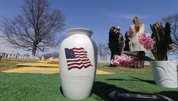 a funeral urn - Sputnik International