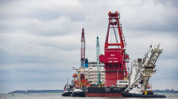 Pipe-laying vessel Fortuna in the port of the German city of Wismar. Gazprom plans to resume the construction of Nord Stream 2 in Danish waters   - Sputnik International