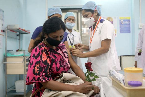 Hesitation, Lack of Awareness Behind Low Turnout for COVID Vaccination: Indian Medical Experts - Sputnik International