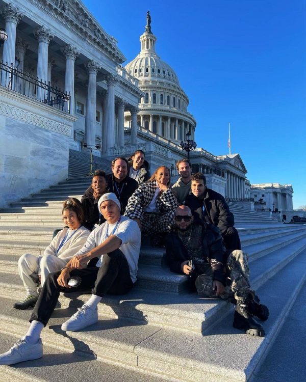 J-Lo Beams at Capitol Hill Rehearsal Beside 25,000 National Guards in Place for Biden's Big Day - Sputnik International
