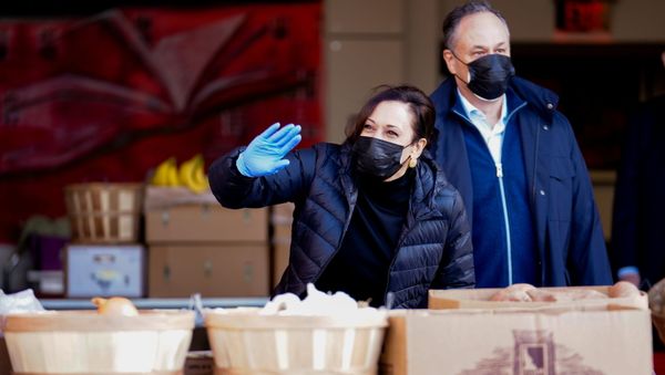 U.S. Vice President-elect Kamala Harris waves near her husband Doug Emhoff as they volunteer at Martha's Table on Martin Luther King Day in Washington U.S. Vice President-elect Kamala Harris waves near her husband Doug Emhoff as they volunteer at Martha's Table on Martin Luther King Day in Washington - Sputnik International