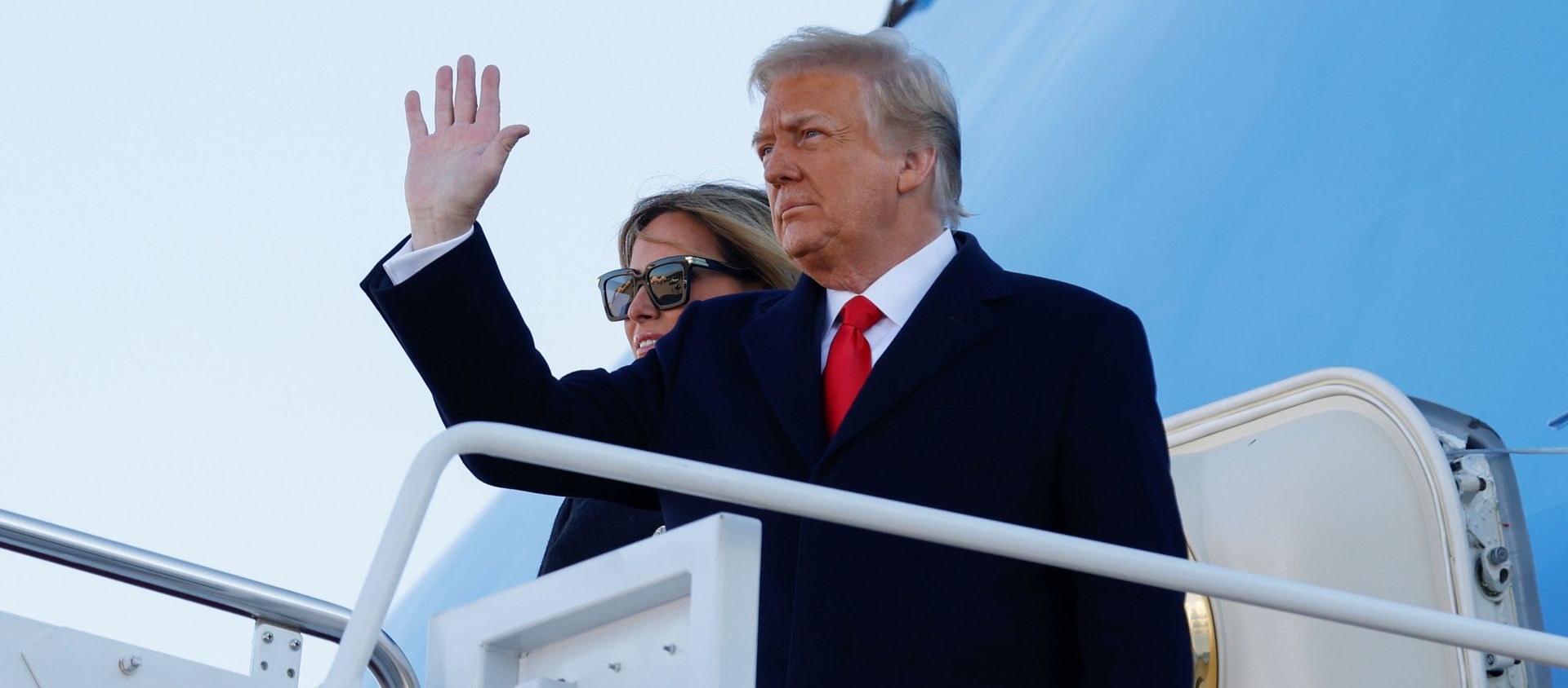 U.S. President Donald Trump, accompanied by first lady Melania Trump, waves as he boards Air Force One at Joint Base Andrews, Maryland, U.S., January 20, 2021. REUTERS/Carlos Barria U.S. President Donald Trump, accompanied by first lady Melania Trump, waves as he boards Air Force One at Joint Base Andrews, Maryland, U.S., January 20, 2021. REUTERS/Carlos Barria - Sputnik International, 1920, 20.01.2021