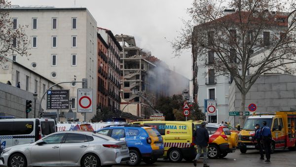 Smoke rises from the site of an explosion in Madrid downtown, in Madrid Spain January 20, 2021 - Sputnik International
