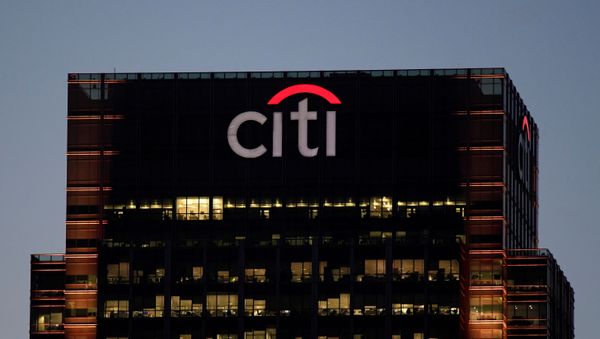Workers are seen in at Citibank offices in the Canary Wharf financial district in London, Britain, November 17, 2017. Picture taken November 17, 2017 - Sputnik International