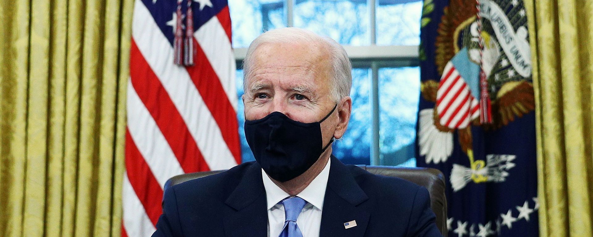 U.S. President Joe Biden signs executive orders in the Oval Office of the White House in Washington, after his inauguration as the 46th President of the United States, U.S., January 20, 2021. REUTERS/Tom Brenner U.S. President Joe Biden signs executive orders in the Oval Office of the White House in Washington, after his inauguration as the 46th President of the United States, U.S., January 20, 2021. REUTERS/Tom Brenner - Sputnik International, 1920, 17.03.2021