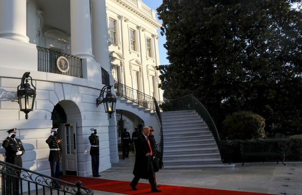 Biden Signs His First Executive Orders on Inauguration Day Biden Signs His First Executive Orders on Inauguration Day - Sputnik International