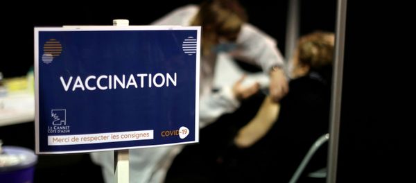 FILE PHOTO: A senior citizen receives the Moderna coronavirus disease (COVID-19) vaccine at a vaccination centre in Le Cannet, France, January 19, 2021 - Sputnik International