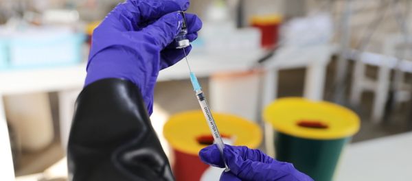 A medical worker prepares to administer a vaccination against the coronavirus disease (COVID-19) as Israel continues its national vaccination campaign amid a third COVID-19 lockdown, at a drive-through vaccination centre in Haifa, Israel January 6, 2021. A medical worker prepares to administer a vaccination against the coronavirus disease (COVID-19) as Israel continues its national vaccination campaign amid a third COVID-19 lockdown, at a drive-through vaccination centre in Haifa, Israel January 6, 2021. - Sputnik International