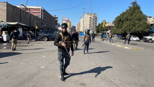 Iraqi security forces keep guard the site of a suicide attack in Baghdad, Iraq January 21, 2021 - Sputnik International