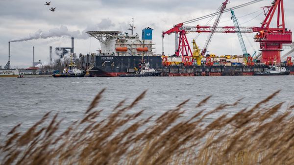  Pipe-laying vessel Fortuna in the port of the German city of Wismar. Gazprom plans to resume the construction of Nord Stream 2 in Danish waters - Sputnik International