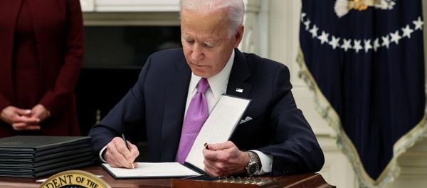 U.S. President Joe Biden signs an executive order as part of his administration's plans to fight the coronavirus disease (COVID-19) pandemic during a COVID-19 response event at the White House in Washington, U.S., January 21, 2021. - Sputnik International