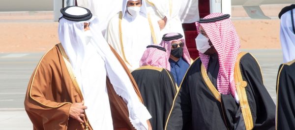 Saudi Arabia's Crown Prince Mohammed bin Salman welcomes Qatar's Emir Sheikh Tamim bin Hamad al-Thani upon his arrival to attend the Gulf Cooperation Council's (GCC) 41st Summit in Al-Ula, Saudi Arabia January 5, 2021 - Sputnik International