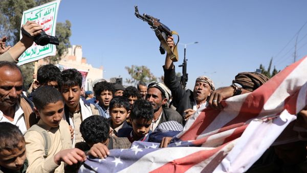 Houthi supporters shatter the U.S. flag during a demonstration outside the U.S. embassy against the United States over its decision to designate the Houthis a foreign terrorist organisation, in Sanaa, Yemen January 18, 2021. - Sputnik International