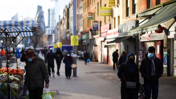 People walk past shops and market stalls, amid the coronavirus disease (COVID-19) outbreak, in east London, Britain, January 23, 2021. People walk past shops and market stalls, amid the coronavirus disease (COVID-19) outbreak, in east London, Britain, January 23, 2021. - Sputnik International