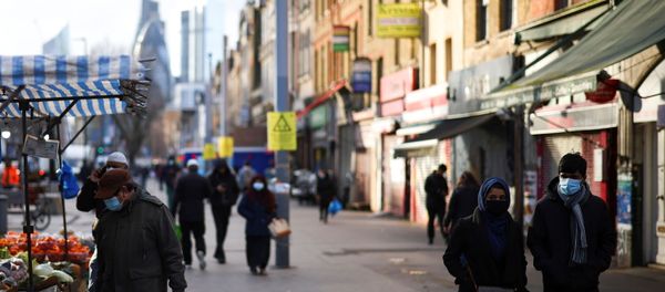 People walk past shops and market stalls, amid the coronavirus disease (COVID-19) outbreak, in east London, Britain, January 23, 2021. People walk past shops and market stalls, amid the coronavirus disease (COVID-19) outbreak, in east London, Britain, January 23, 2021. - Sputnik International