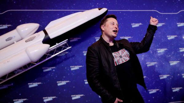 SpaceX owner and Tesla CEO Elon Musk gestures after arriving on the red carpet for the Axel Springer award, in Berlin, Germany, December 1, 2020.  - Sputnik International