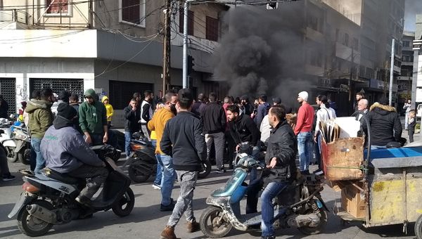 Smoke rises as demonstrators protest against the lockdown and worsening economic conditions, amid the spread of the coronavirus disease (COVID-19), in Tripoli - Sputnik International